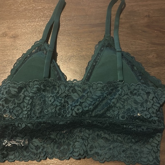 NWT GB
Juniors Triangle Lace Bralette - Picture 7 of 9